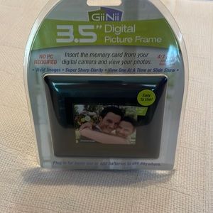 Digital picture frame